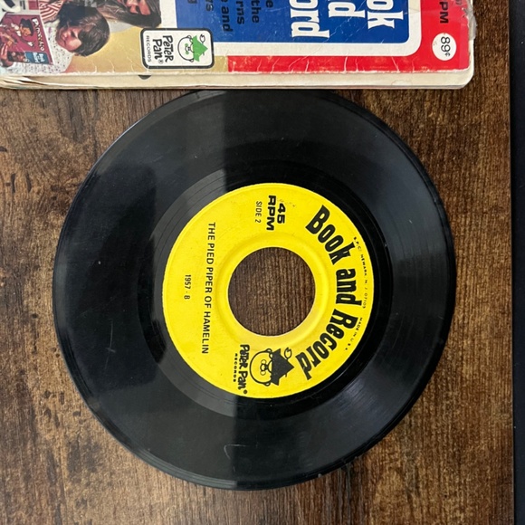 PETER PAN RECORDS "The Pied Piper" Book & Record - Picture 3 of 8